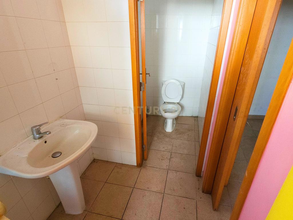 Loja Algés com 330 m2 - Image 6