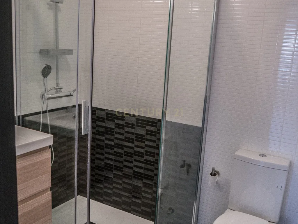 Apartamento T0 +1 Duplex em Miguel Bombarda | Centro do Porto - Image 8