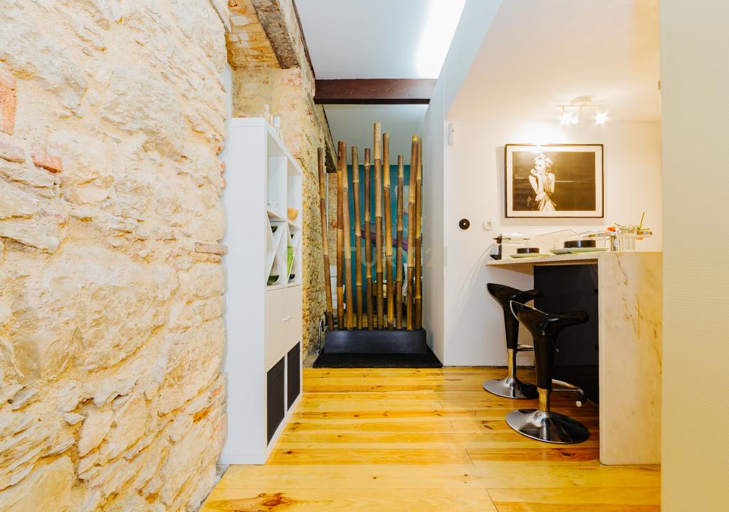 Apartamento T1 cheio Charme na Infante Santo – Conforto e Modernidade - Image 6