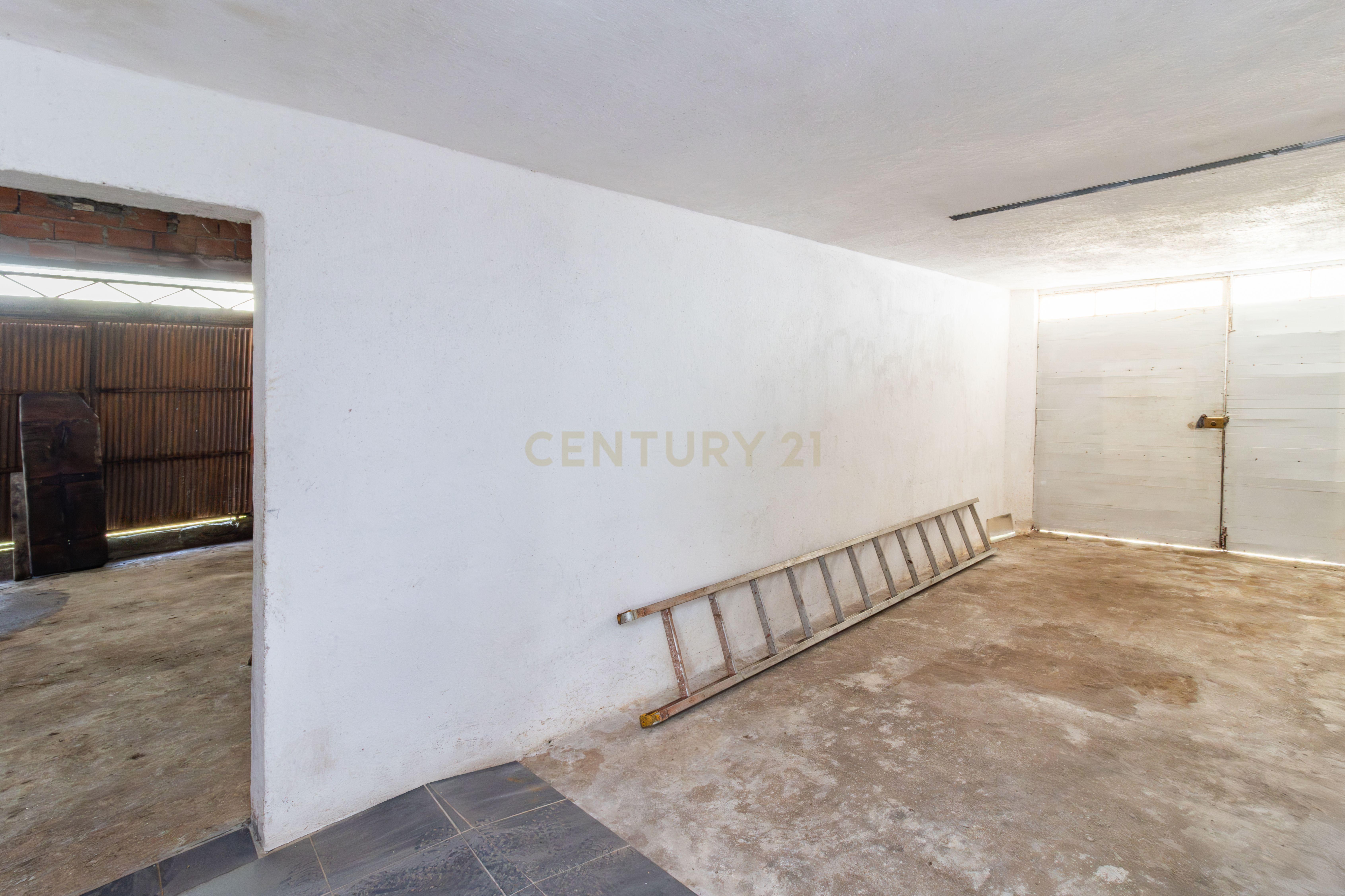 Moradia Isolada T3 em Arrimal, Porto de Mós – Com Terreno, Garagem e Anexos - Image 4