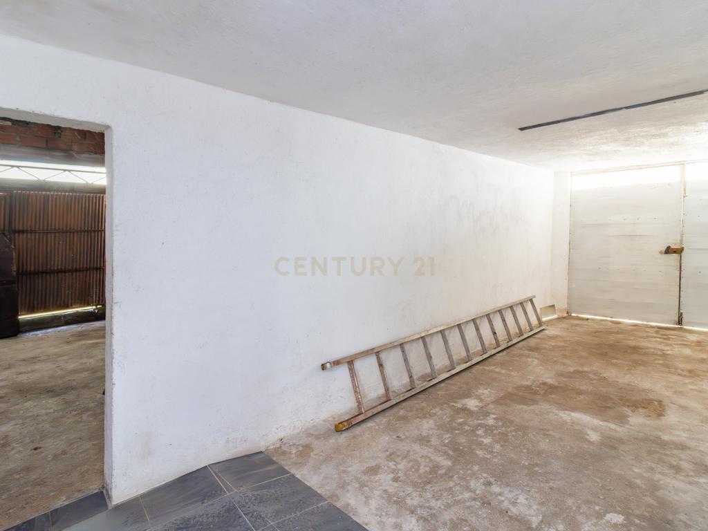 Moradia Isolada T3 em Arrimal, Porto de Mós – Com Terreno, Garagem e Anexos - Image 4