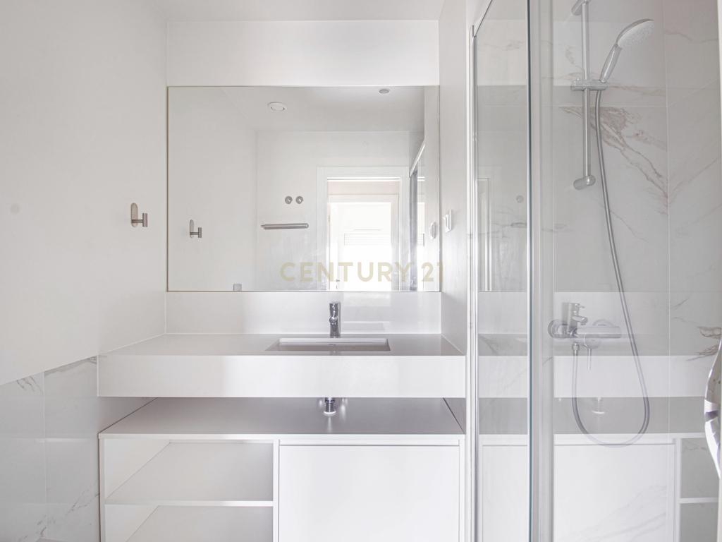 Apartamento T2 em Condomínio com Piscina e Garagem - Areeiro - Image 12