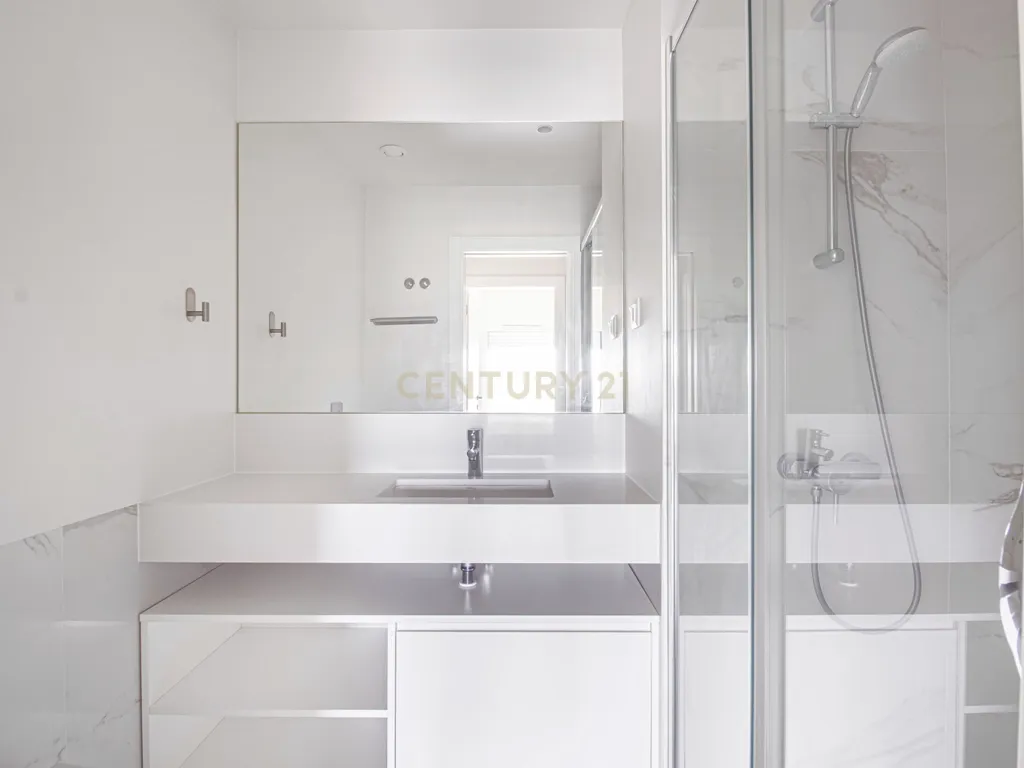 Apartamento T2 em Condomínio com Piscina e Garagem - Areeiro - Image 12