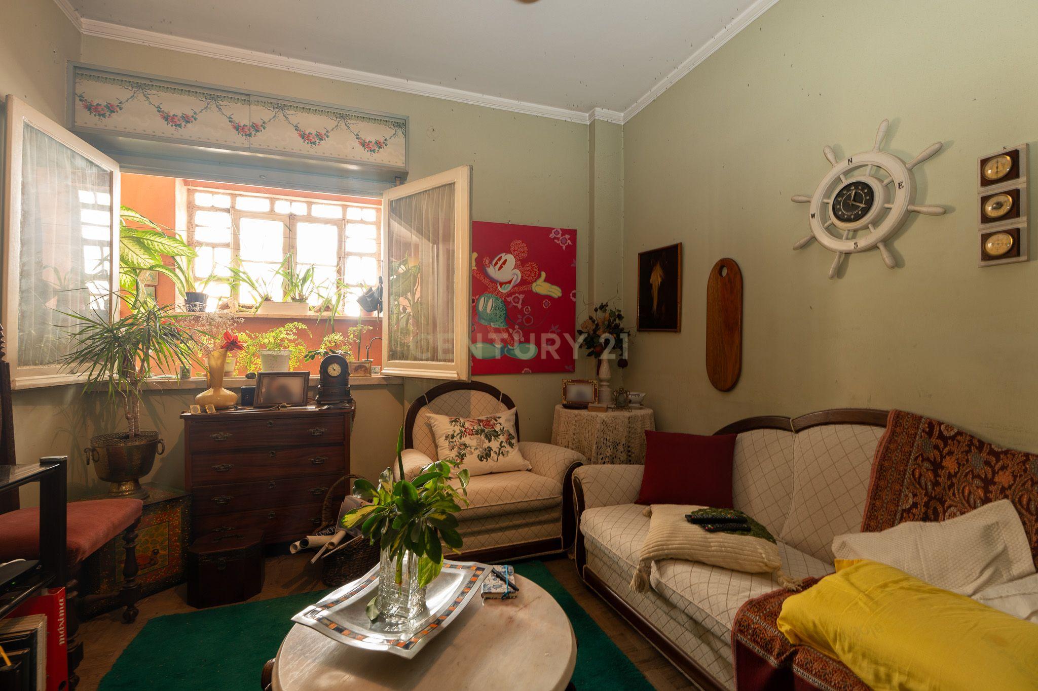 Apartamento de tipologia T3, com cerca de 115 m2, 2 WC, despensa, localizado numa das artérias principais da cidade de Odivelas, mais concretamente na Rua Professor Dr. Augusto Abreu Lopes. - Image 20