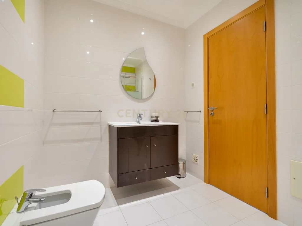 Apartamento Duplex em condomínio privado com piscina, e grande zona verde. - Image 17