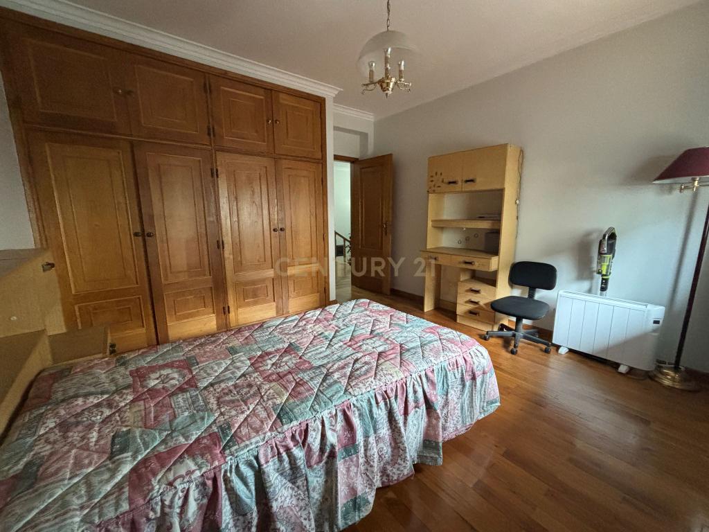 Moradia T6 com Vista Panorâmica em Vila Real - Image 19