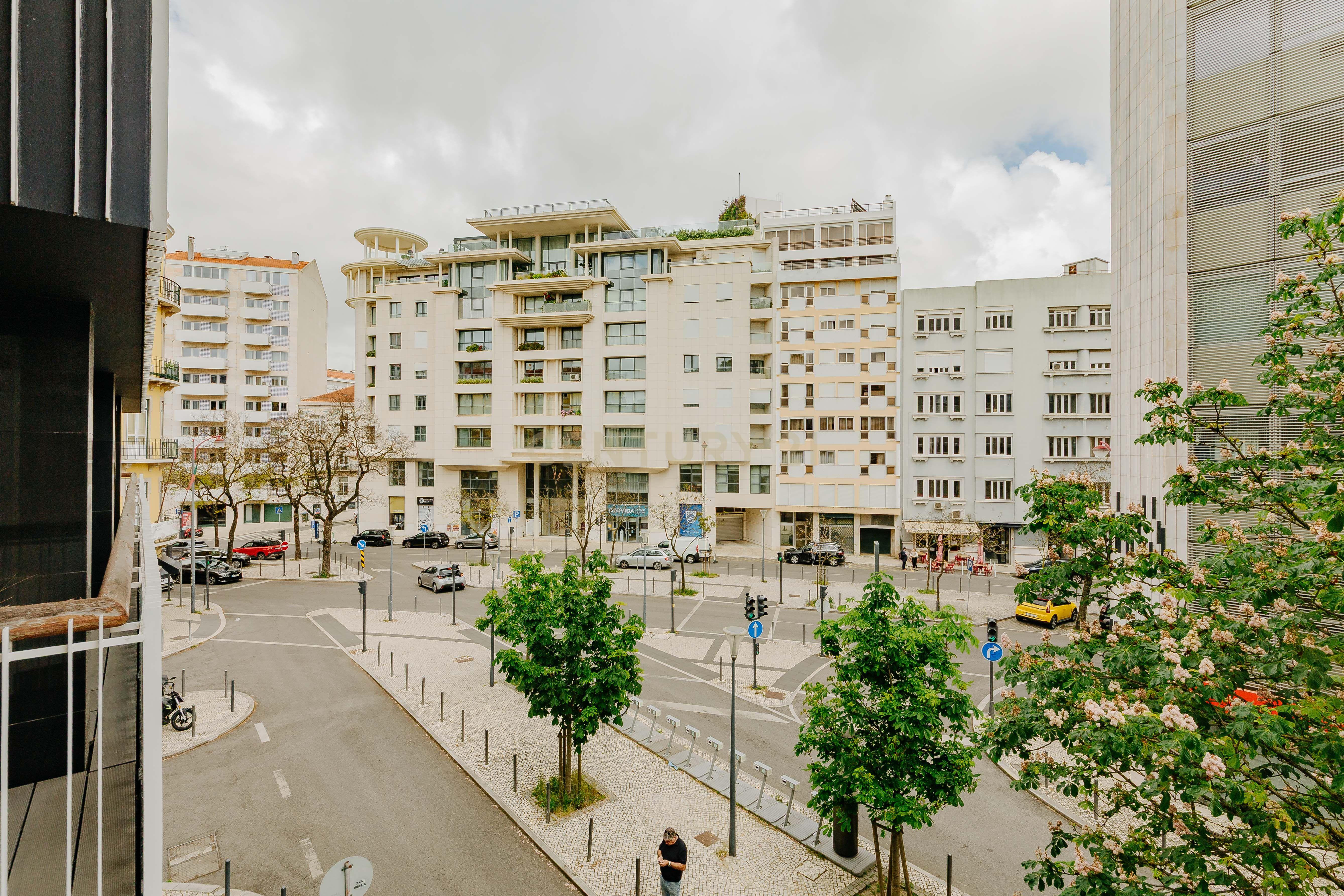 APARTAMENTO T5 REMODELADO SALDANHA LISBOA - Image 33