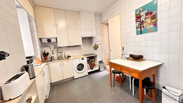 Venda de apartamento T1 no coração de Lisboa - Image 14