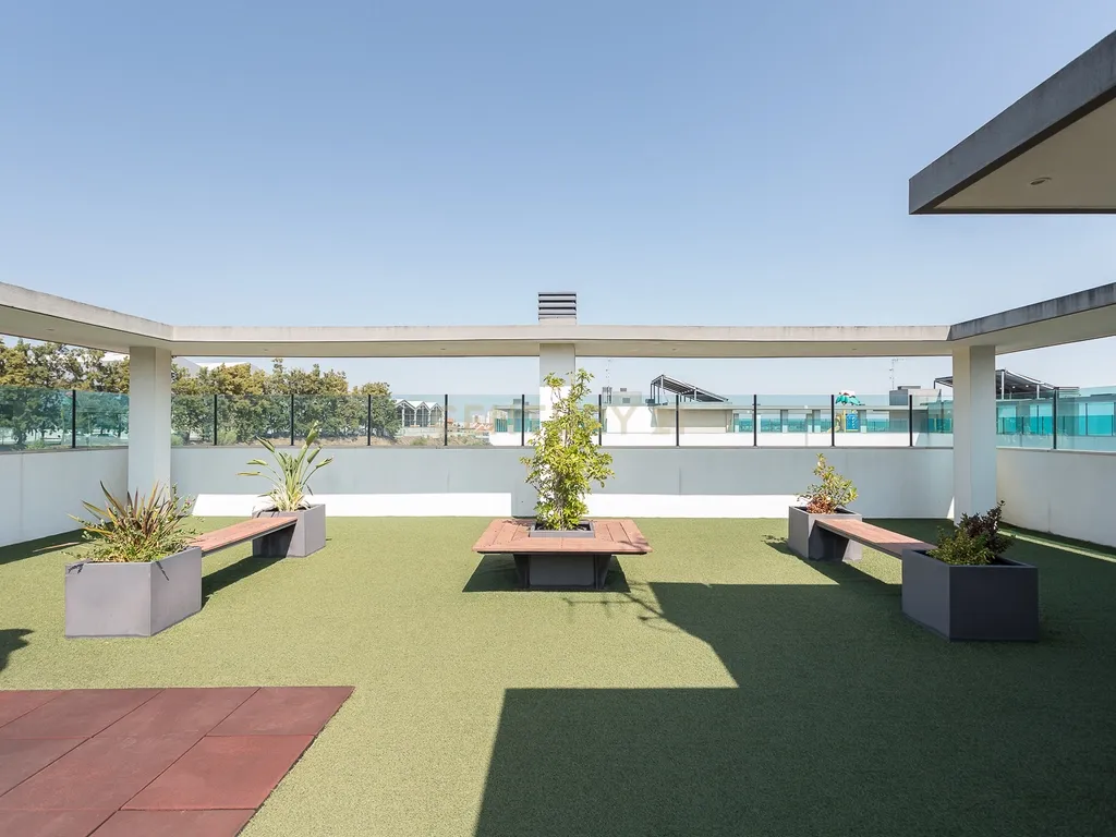 Apartamento T2 num condomínio com Vista Panorâmica em Odivelas, Famões - Image 39
