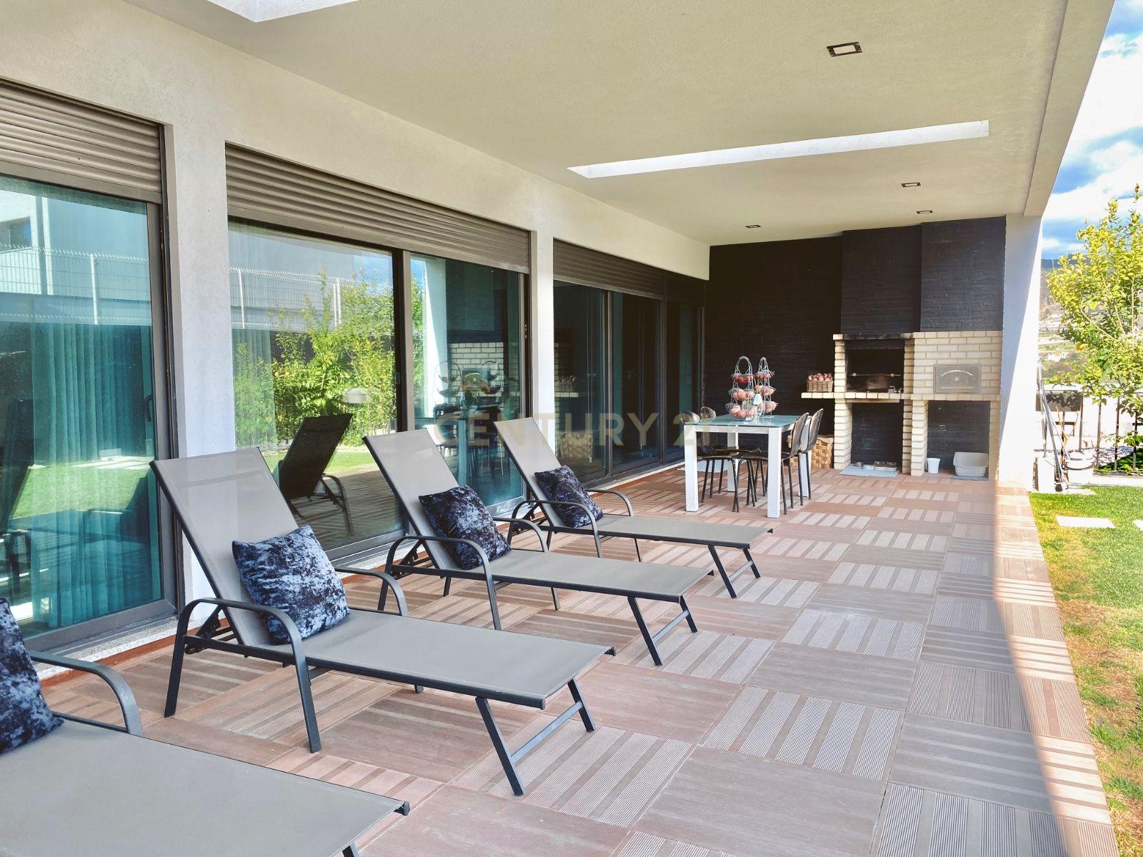 Luxuosa Moradia Isolada T3 em Guimarães com Vista para a Montanha - Image 23