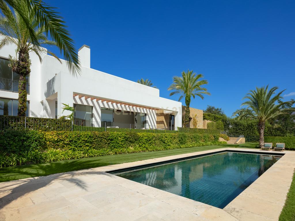 Villa Green 10: Elegância Contemporânea e Luxo à Beira do Golfe na Finca Cortesin - Image 22