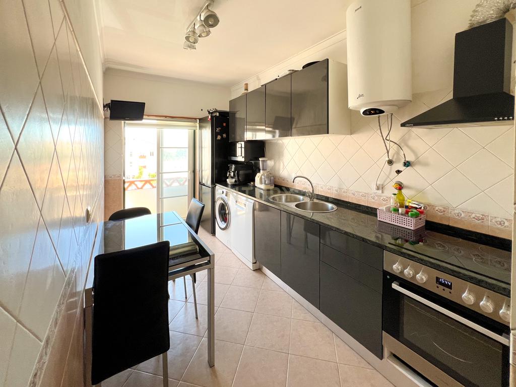 Apartamento T2 com Sótão e garagem - Torres Vedras - Image 7