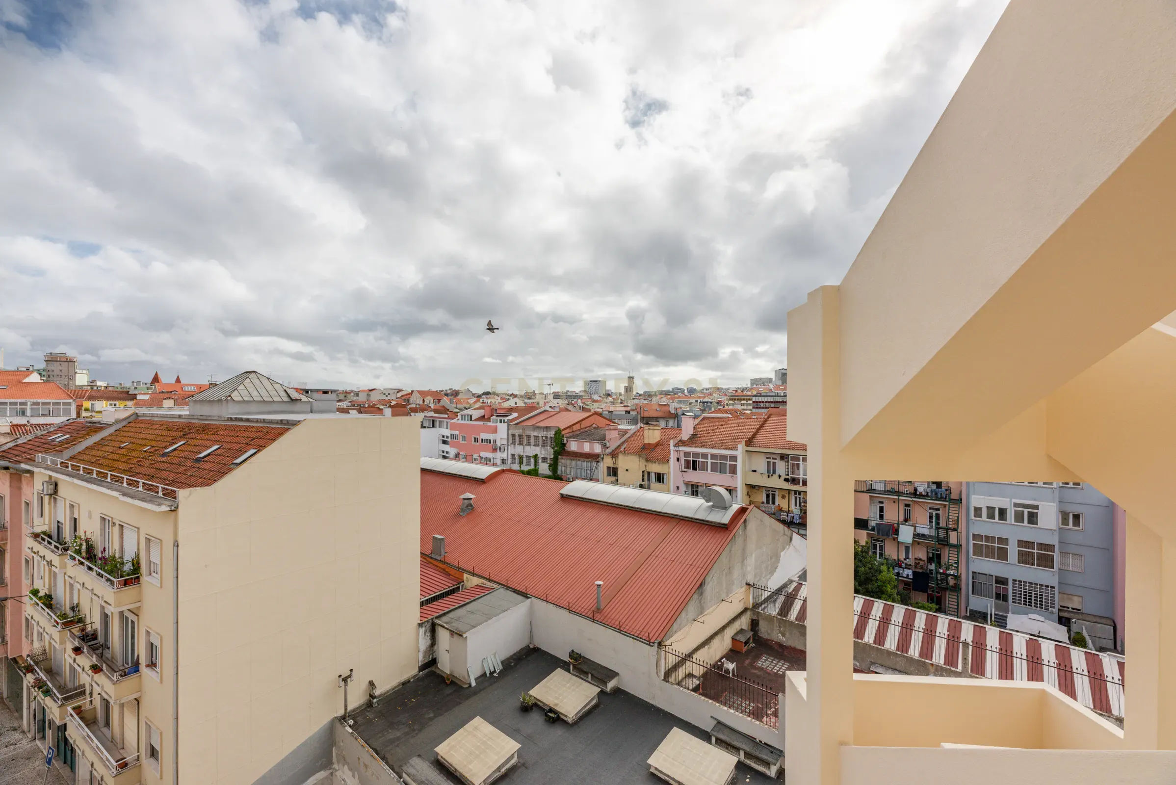 Apartamento T2+1 totalmente renovado – Modernidade, conforto e localização privilegiada - Image 37
