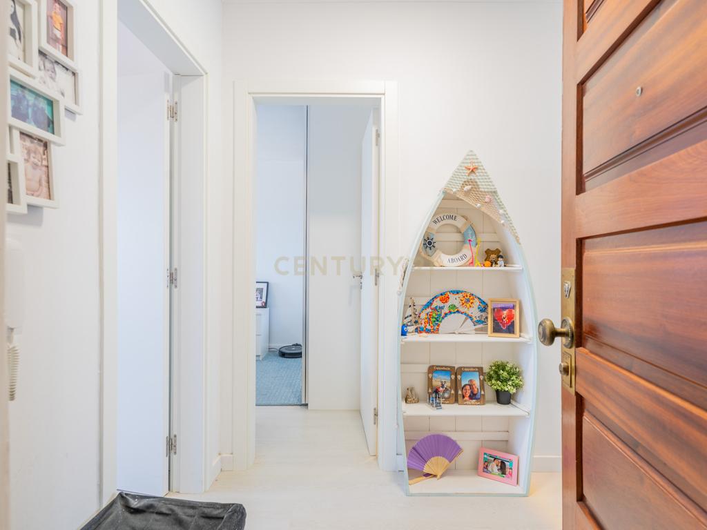 T2 renovado com Varanda, Vista Mar e Box privativa em Santa Cruz - Image 3