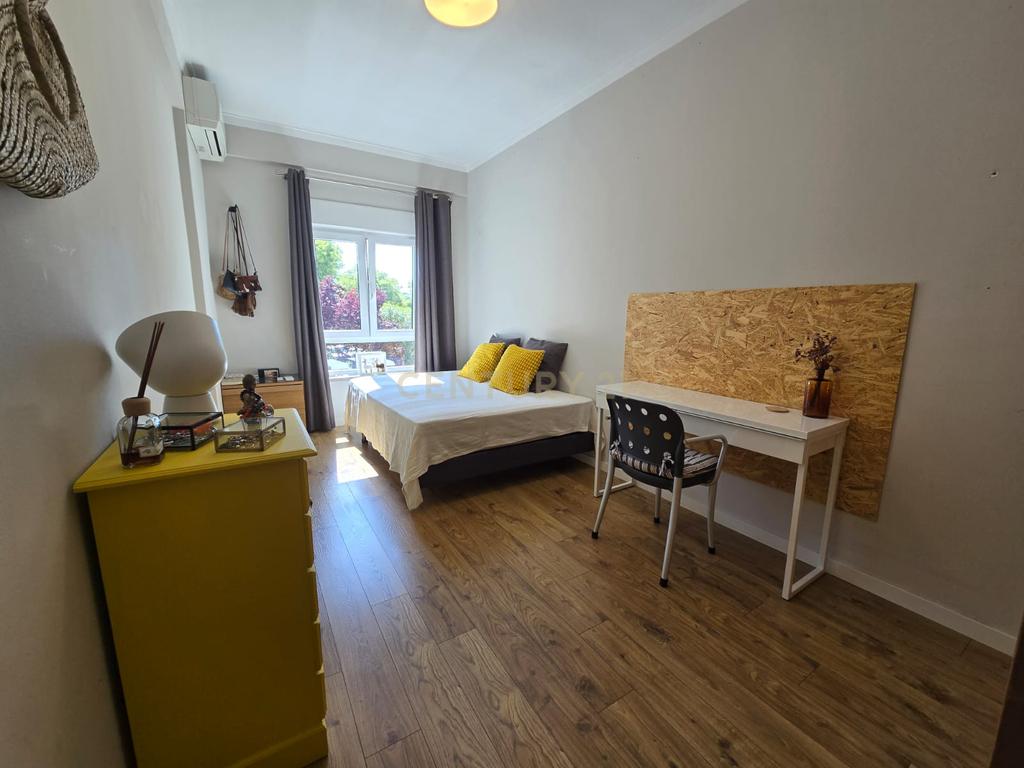 Apartamento T3 Transformado em T2 com Acabamentos de Luxo no Centro do Laranjeiro - Image 22