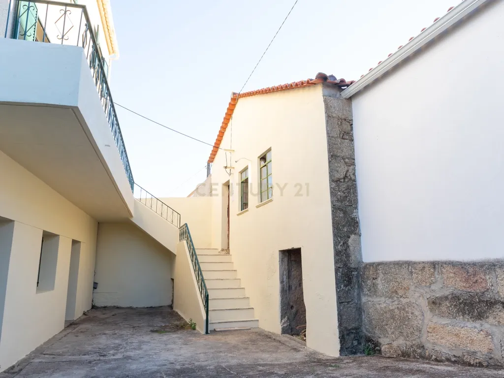 Imóvel Para Reconstrução Acessível em Localização Privilegiada - Image 1