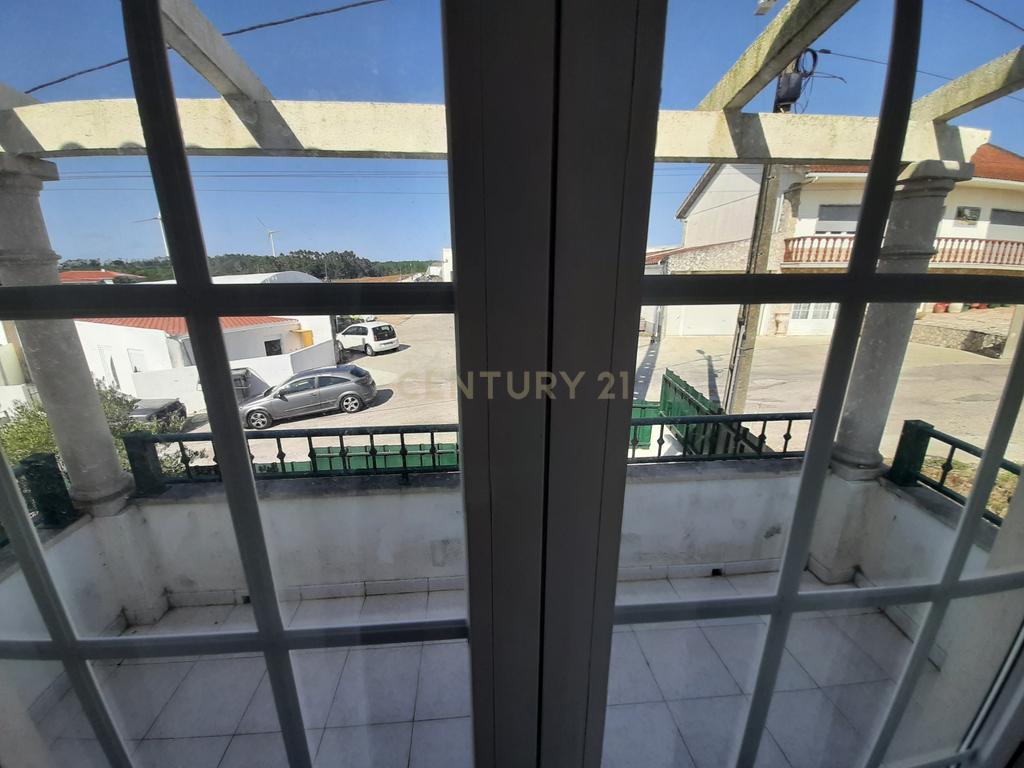 Moradia  T3 na  Lourinhã com Piscina  Garagem e Churrasqueira - Image 46