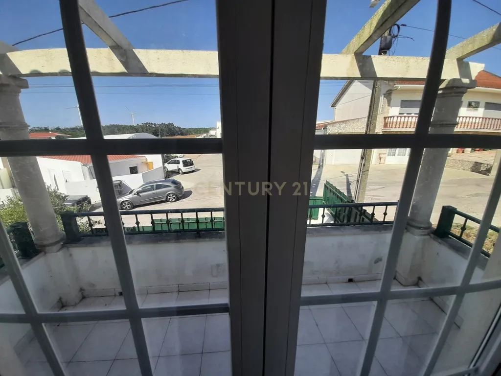 Moradia T3 na Lourinhã com Piscina Garagem e Churrasqueira - Image 46