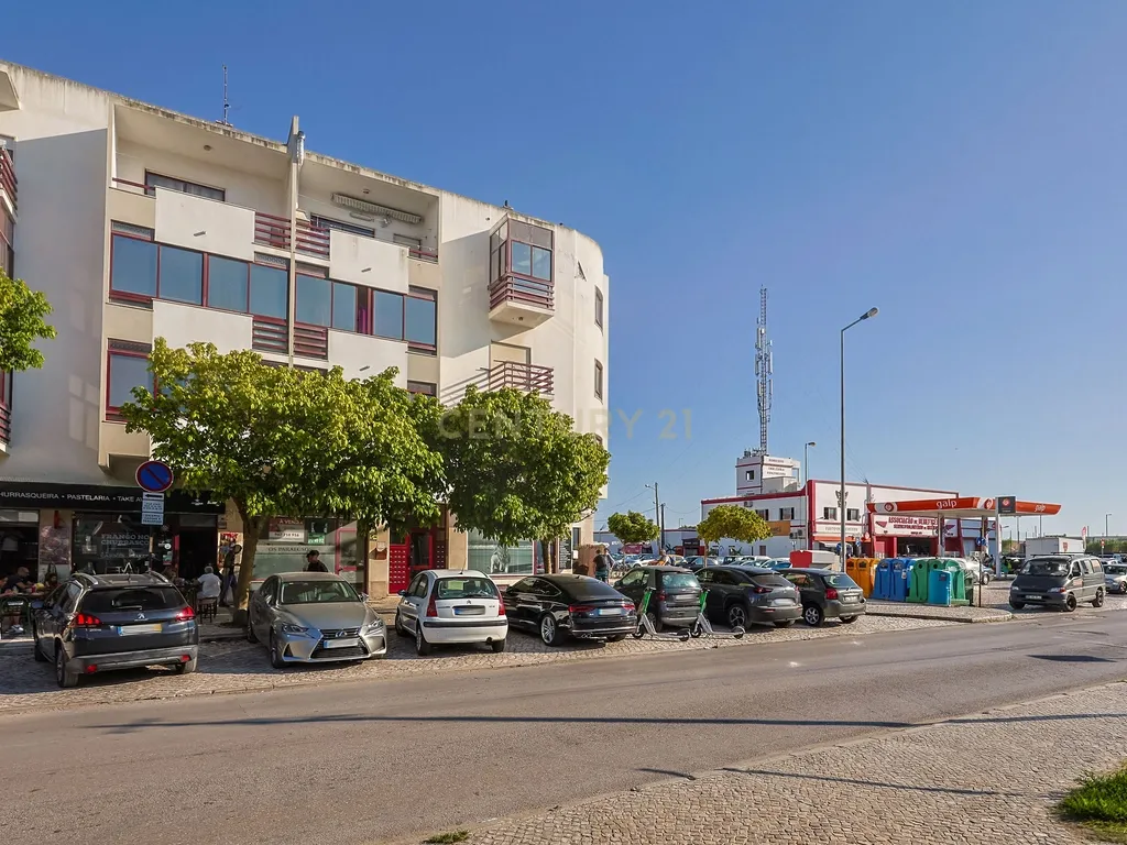 Apartamento T0 na Costa da Caparica, perto de transportes e serviços. - Image 11