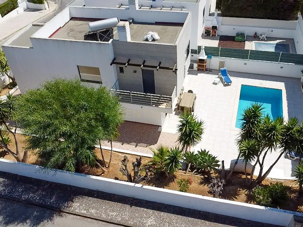 Moradia com 3 Quartos com Piscina - Urbanização Quinta do Rogel - Alcantarilha - Algarve - Image 32