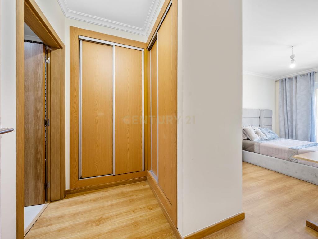 Apartamento T2 em Montijo com Parqueamento e Varandas - Image 16