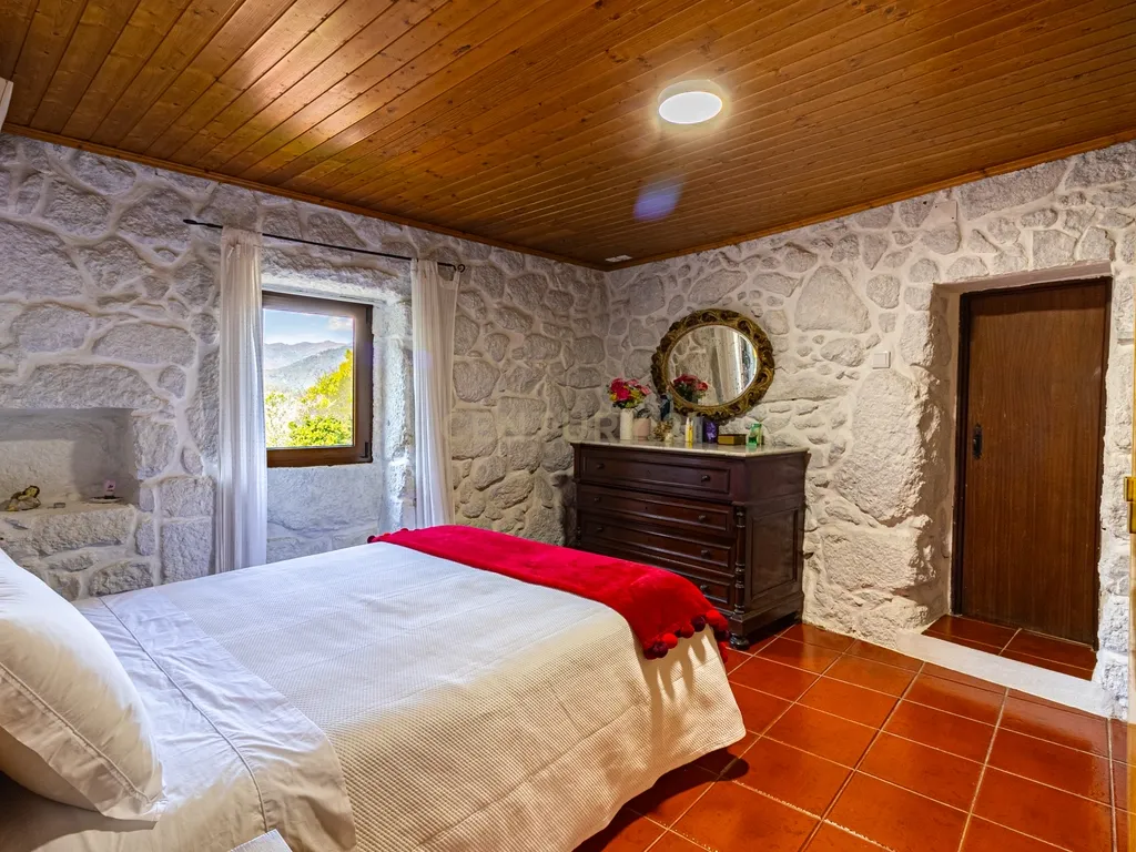 Um Refúgio no Gerês com 2 casas junto ao Rio - Image 15