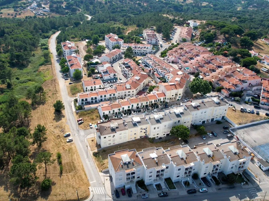 Apartamento T3 Espaçoso e Luminoso em Zona Tranquila de Sesimbra - Image 32