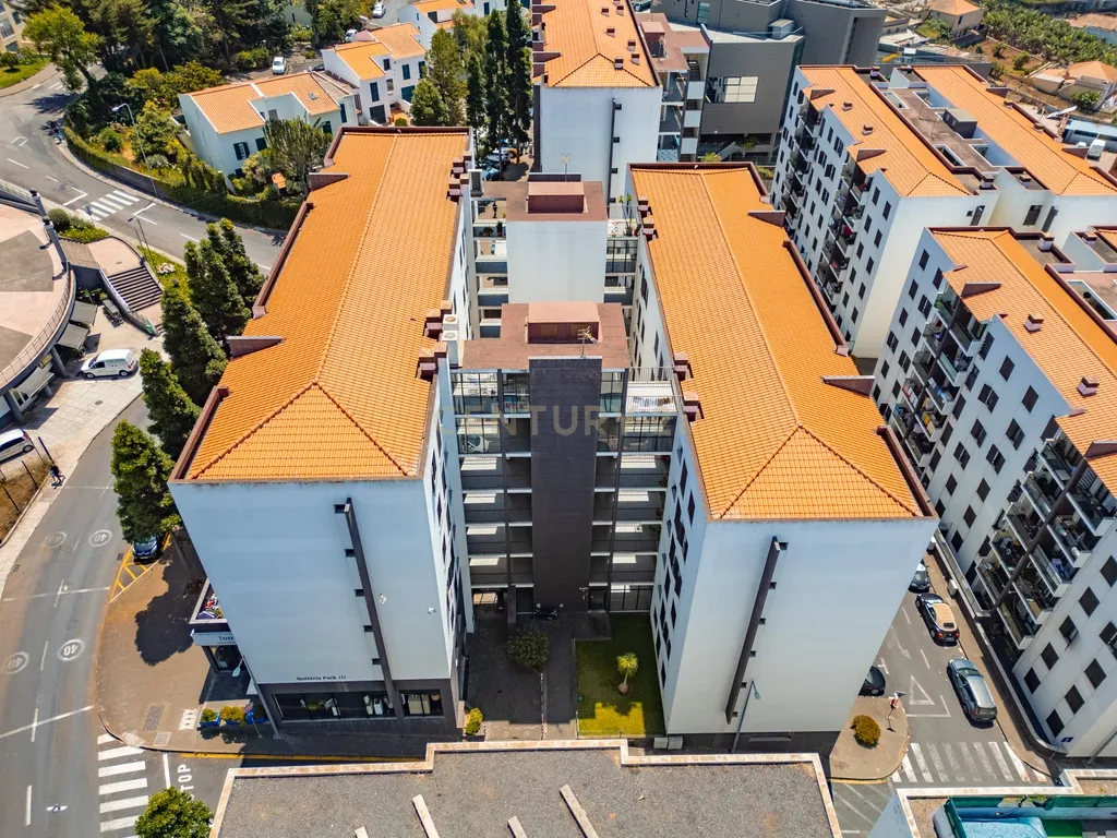 Apartamento T1 com Boas Áreas em Santo António, Funchal - Image 17