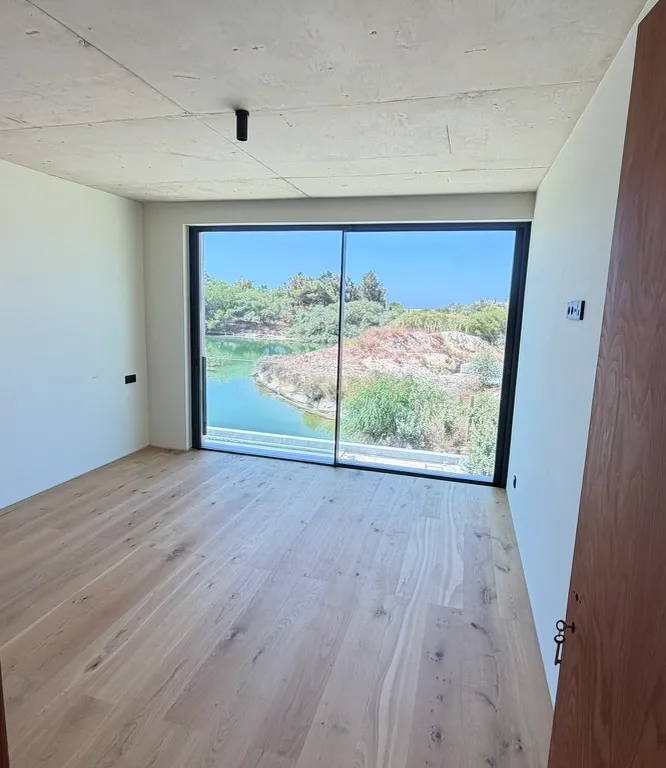 Moradia T6 com Projeto de Autor em Tróia/Comporta | Piscina, 3 Suites, Jardim Privado - Image 11