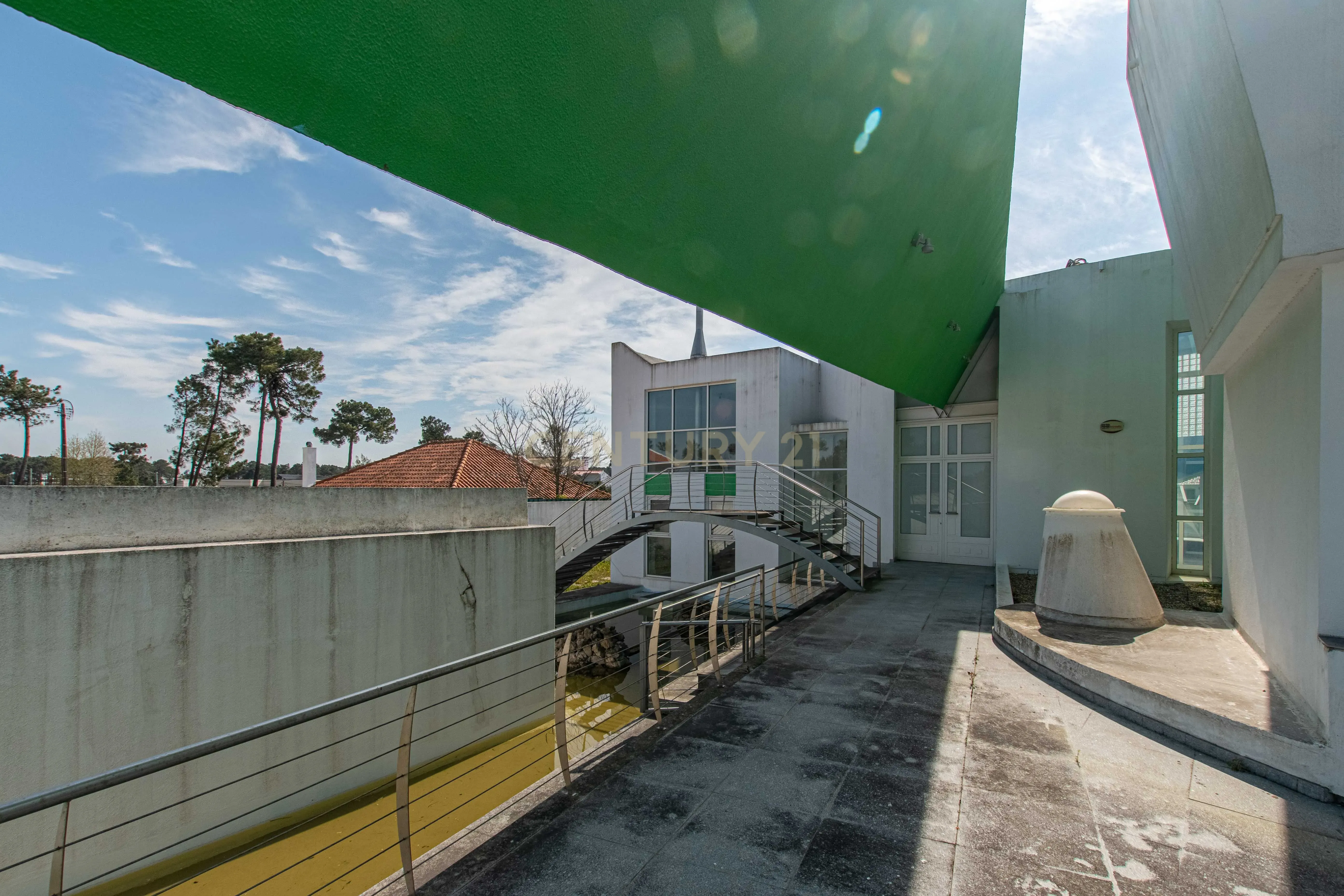 Fotografia 11 de Moradia Exclusiva com Piscina Interior, Mezzanine e Potencial Único na Verdizela