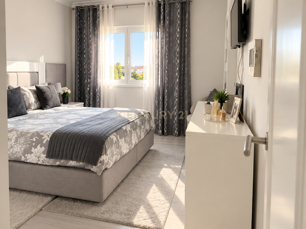 Apartamento T2, 1º Andar na Quinta do Conde com Arrecadação - Image 2