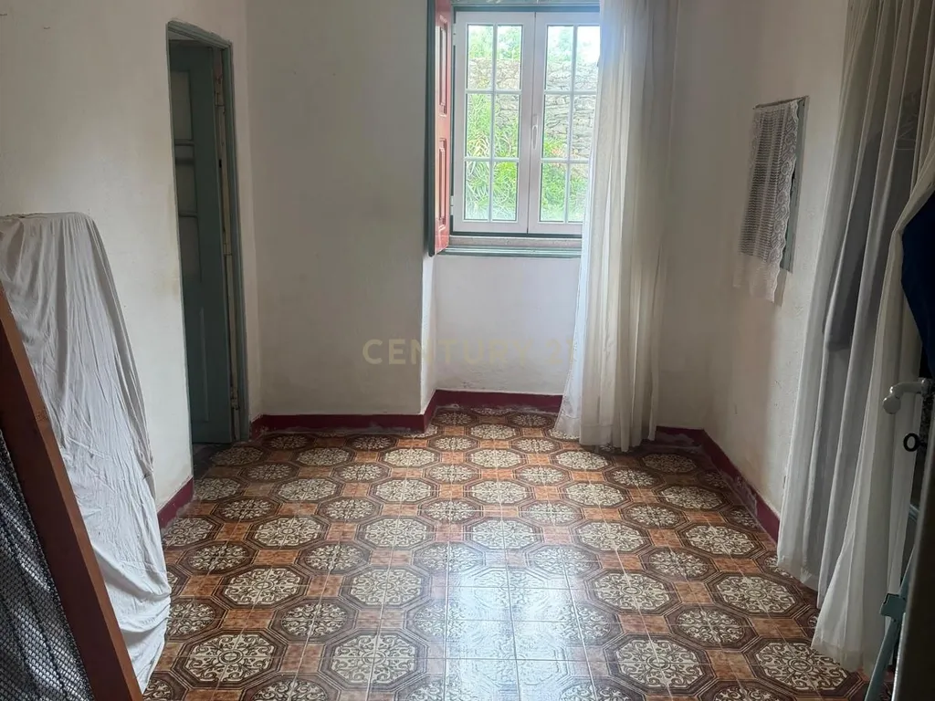 Excelente Oportunidade! Espaçosa Moradia T3 com Terraço em Mata, Castelo Branco - Image 22