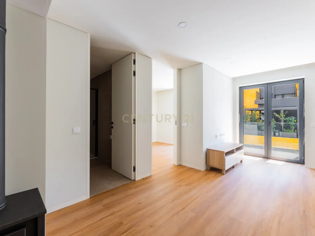 T1 Novo com Varanda e Churrasqueira | Real, Braga - Image 15
