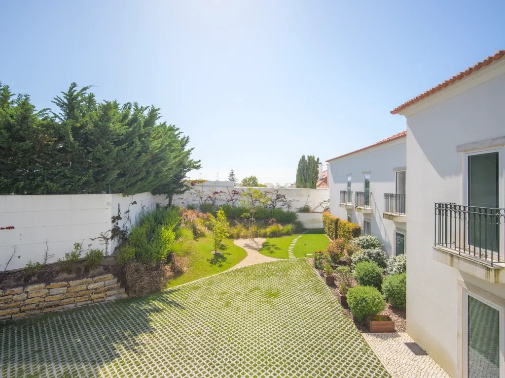 Apartamento T4 com Vista Mar em Condomínio Privado – Monte Estoril - Image 40