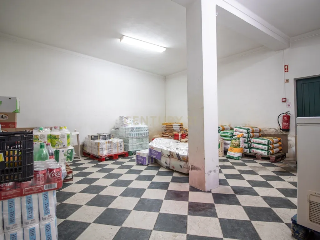 Investimento com Duplo Potencial: Comércio + Habitação em Soure - Image 12