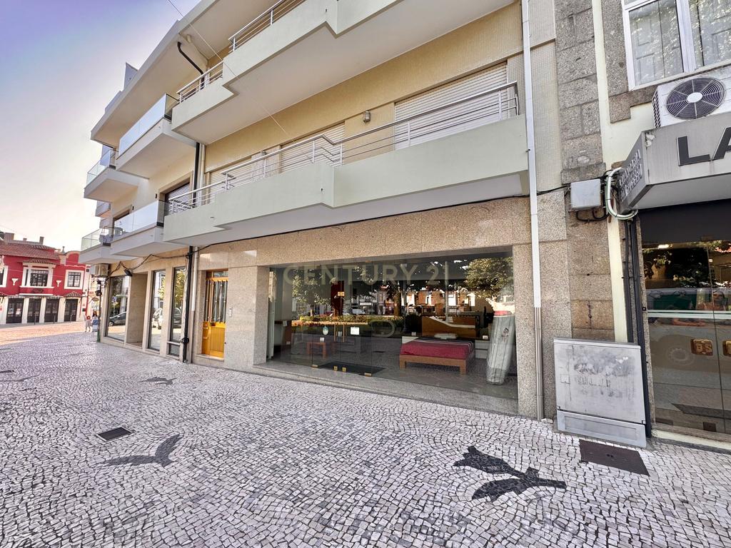 Loja com 250m2 no coração da cidade de Santo Tirso  - Image 23