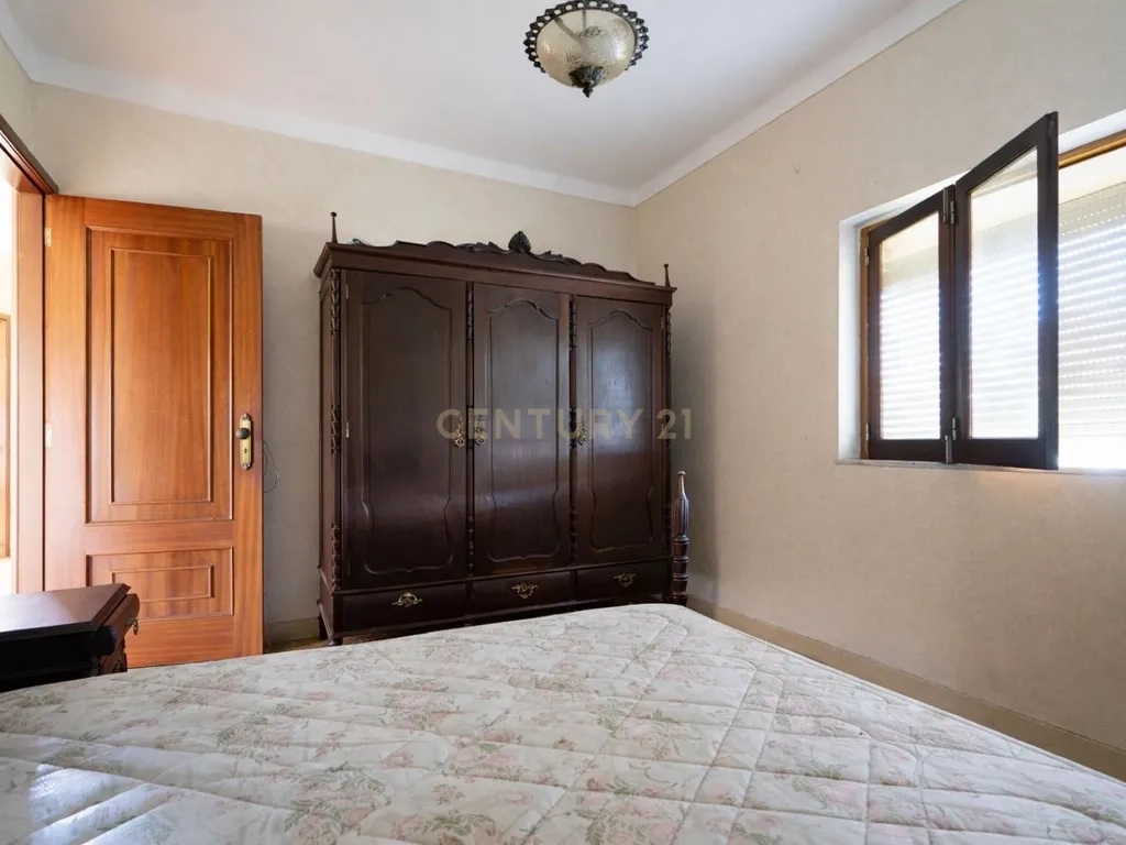Excelente oportunidade de investimento no centro de São Martinho do Bispo, Coimbra. As referências C0289-01959 (moradia e terreno) e C0289-01957 (terreno) são vendidas em conjunto. - Image 23