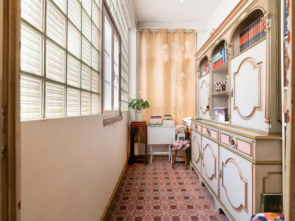 Apartamento T4+2 com logradouro de 187,75 m² na Estrela - Image 7