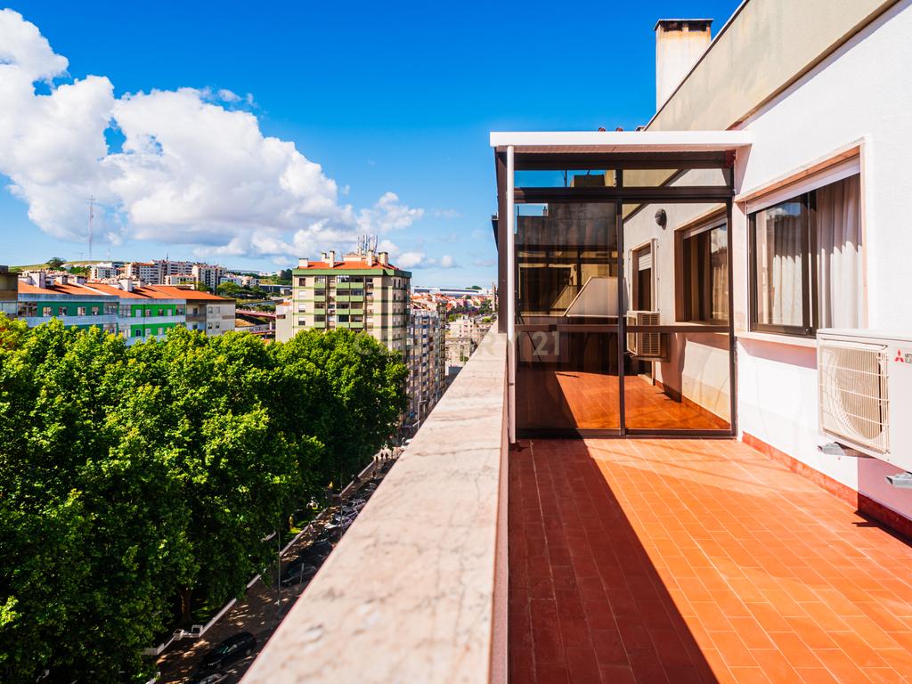 Apartamento T0, com Terraço, Agualva Cacém - Image 1