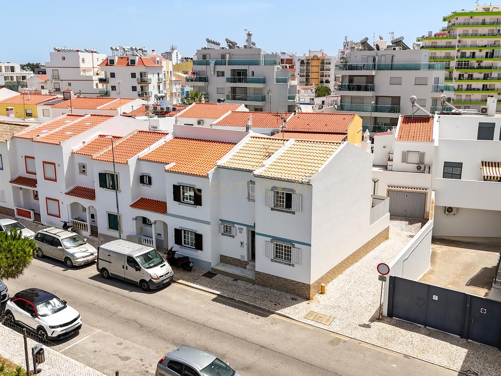 Moradia T3 com Terraço a 100m da Praia de Monte Gordo - Image 2