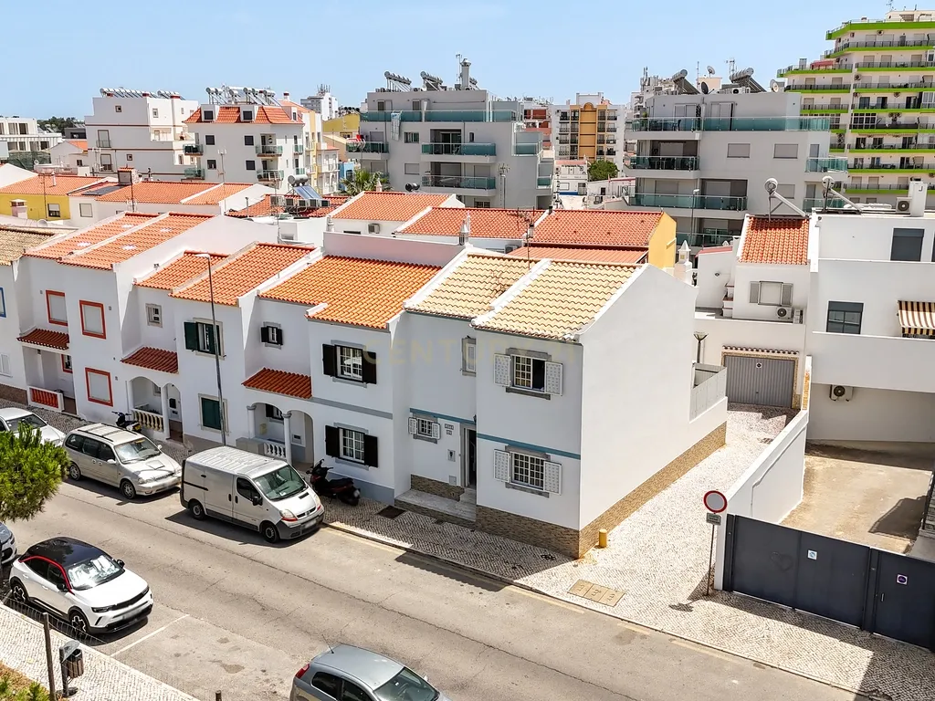 Moradia T3 com Terraço a 100m da Praia de Monte Gordo - Image 2