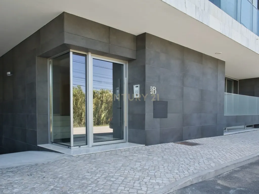 Lindíssimo Apartamento Novo T2 a dois passos da praia - Image 32