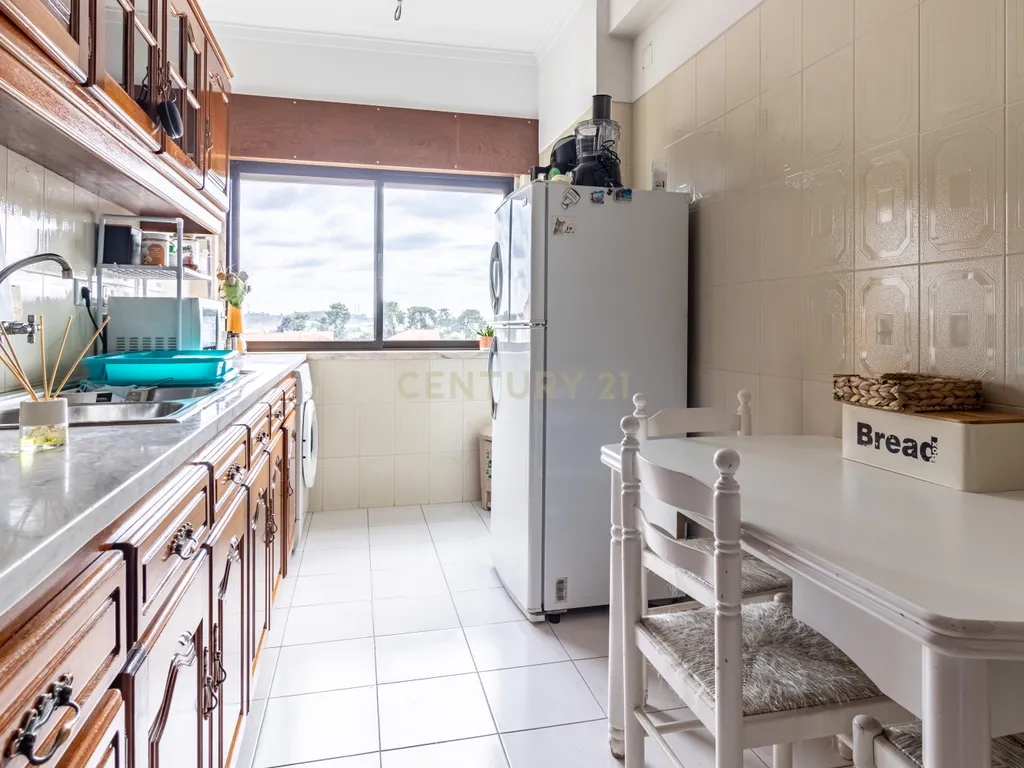 Apartamento T3 com Varanda na Quinta do Conde – 3º Andar - Image 10