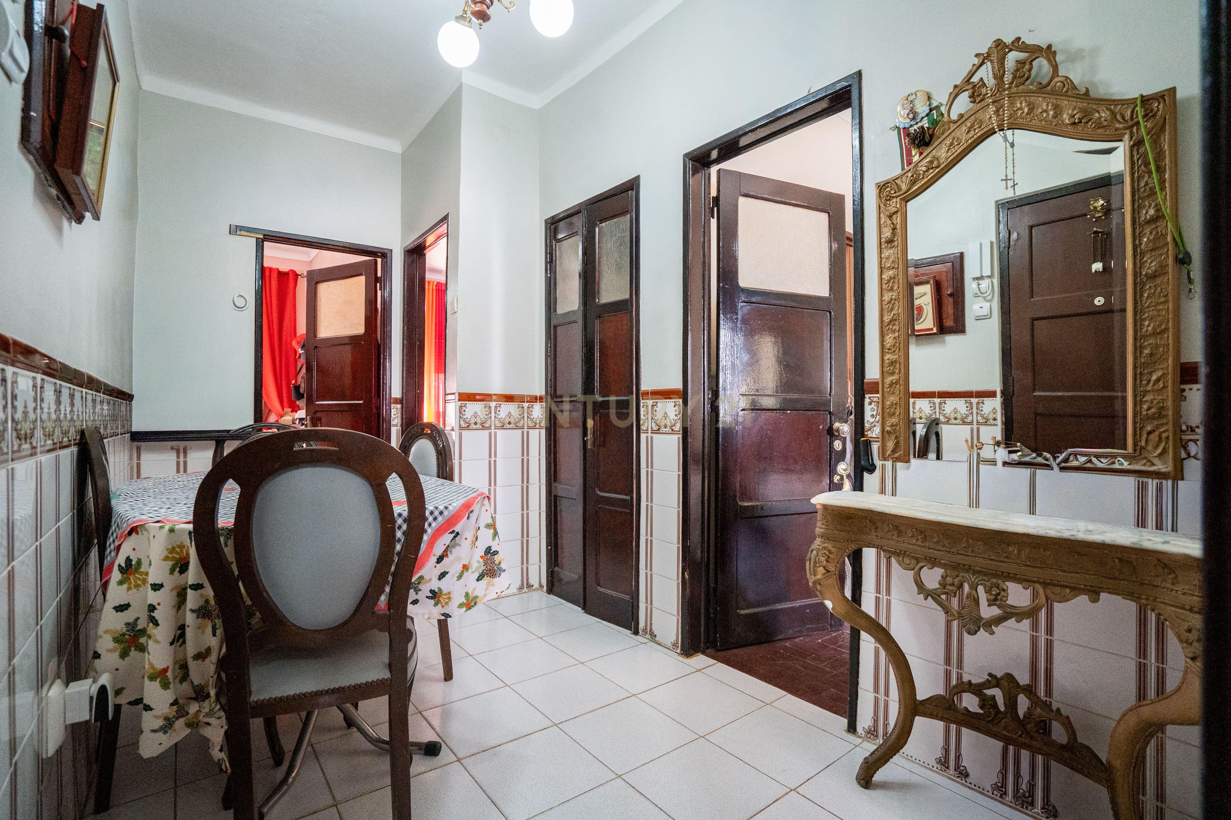 Fotografia 5 de Apartamento T2 com Varanda no Barreiro, Setúbal