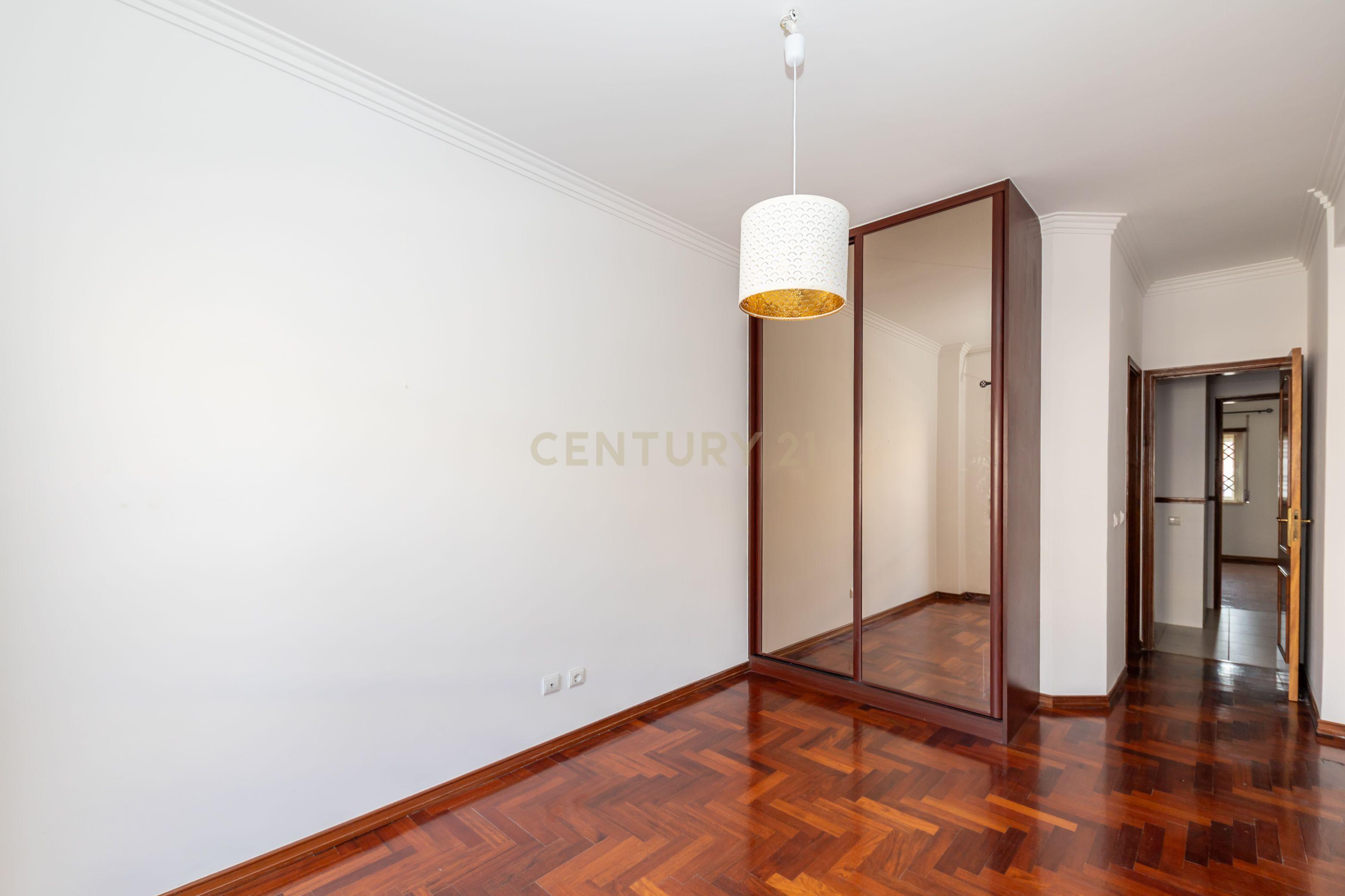 Apartamento T3 para arrendamento – Quinta da Marialva, Corroios - Image 19
