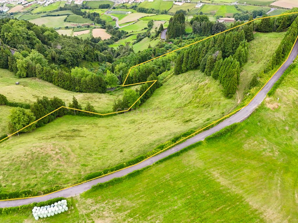🌿 Terreno Agrícola com 21.135 m² – Faial da Terra, Povoação 🌿 - Image 7