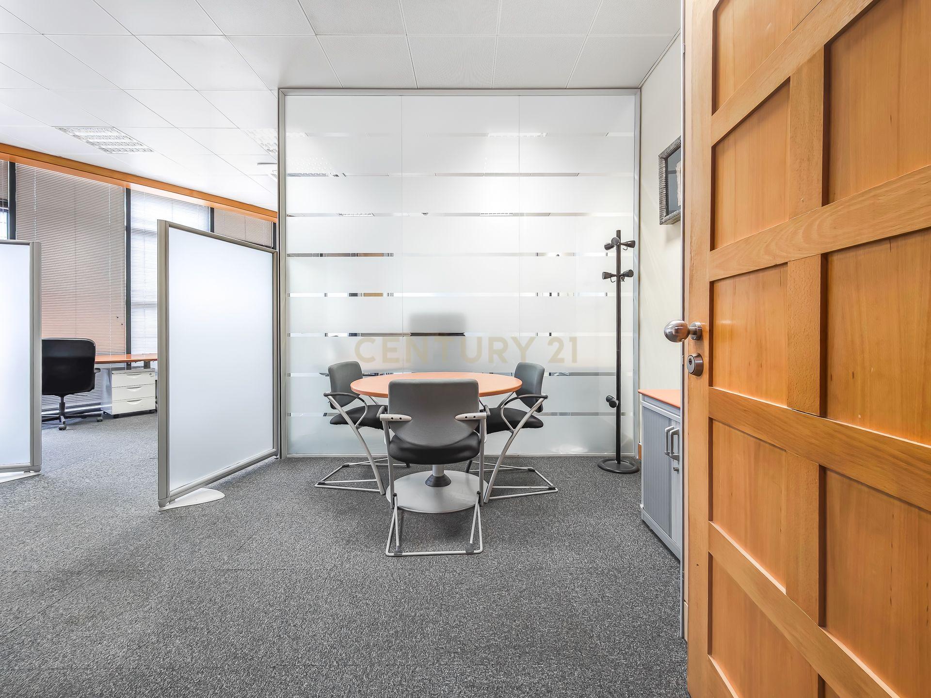 Fotografia 9 de Arrendamento de escritório com 2 salas de reuniões e sala comum | Arrecadação | 1 Parqueamento Beloura Office Park