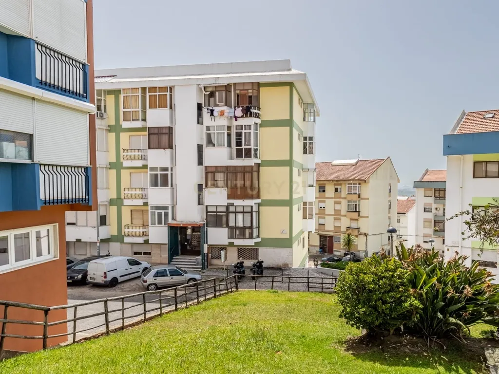 Apartamento T3 na Ramada com 92 m² e vista incrível para Lisboa - Image 25