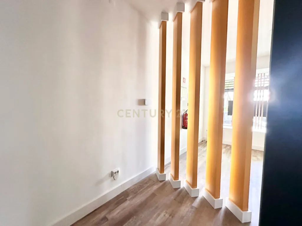 Loja para venda - Avenida Elias Garcia - Lisboa - Image 3