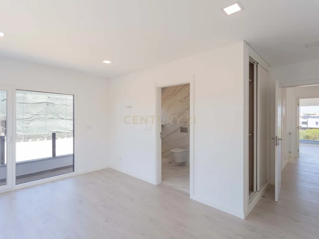 Oportunidade: Moradia T5 com jardim e piscina, na Sobreda, Almada. Em Venda! - Image 22